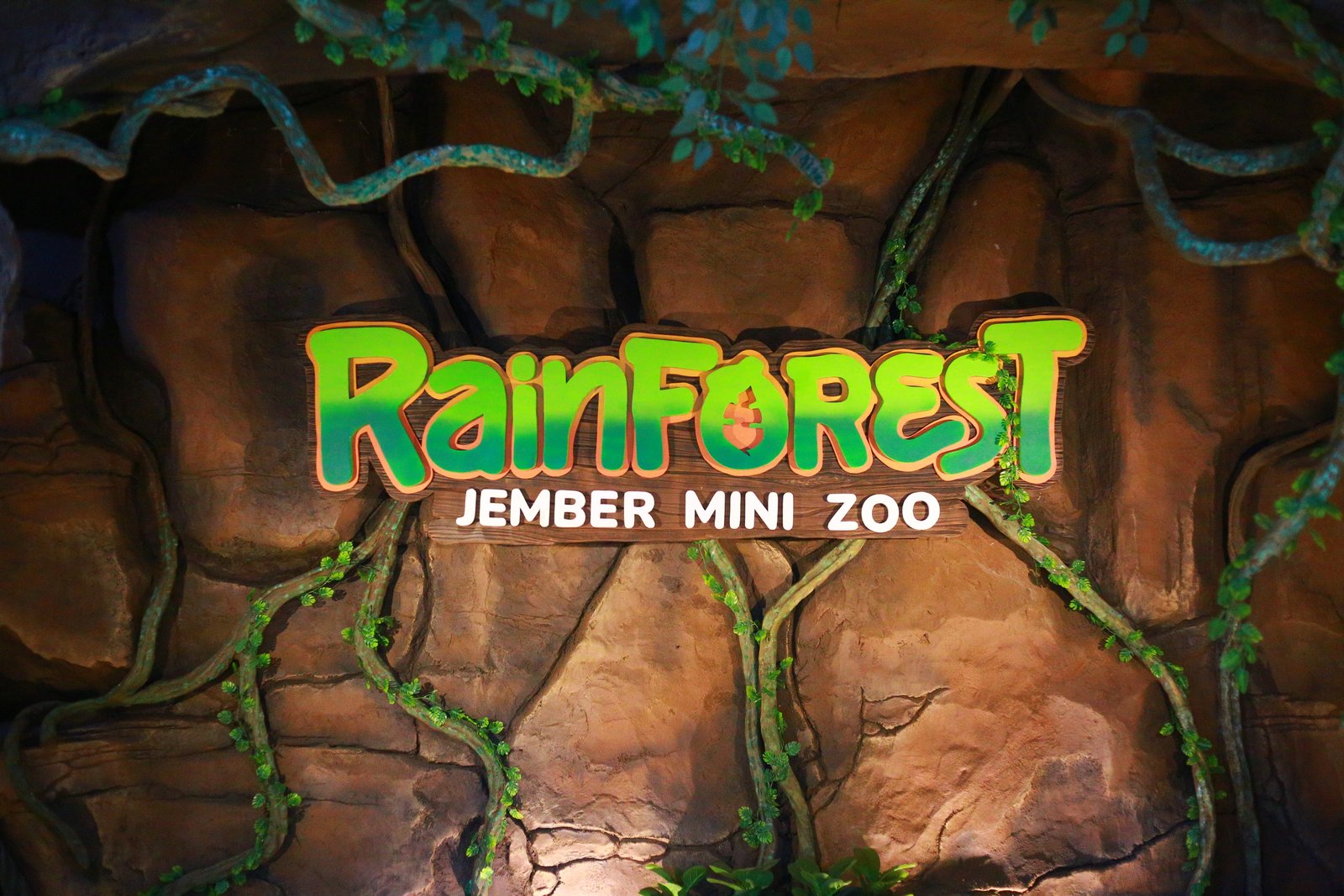 Inovasi Baru Wisata Edukasi, Rain Forest Resmi Dibuka di Jember Mini Zoo